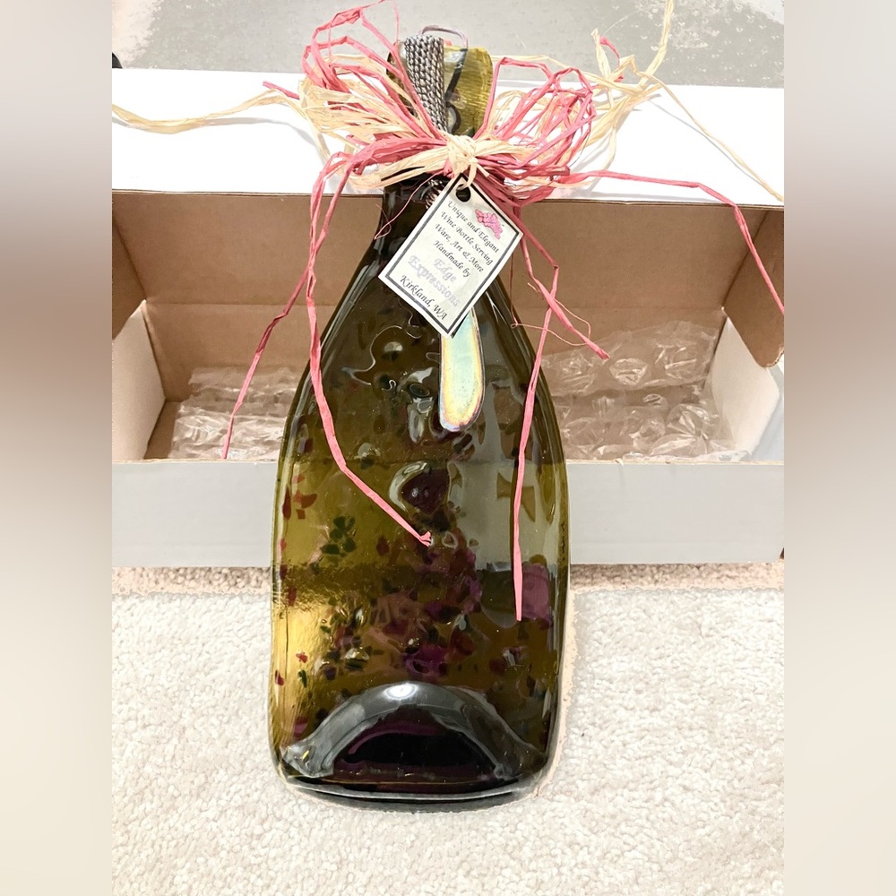 Edge Expressions Unique Wine Bottle Glass Serving Ware - NWT